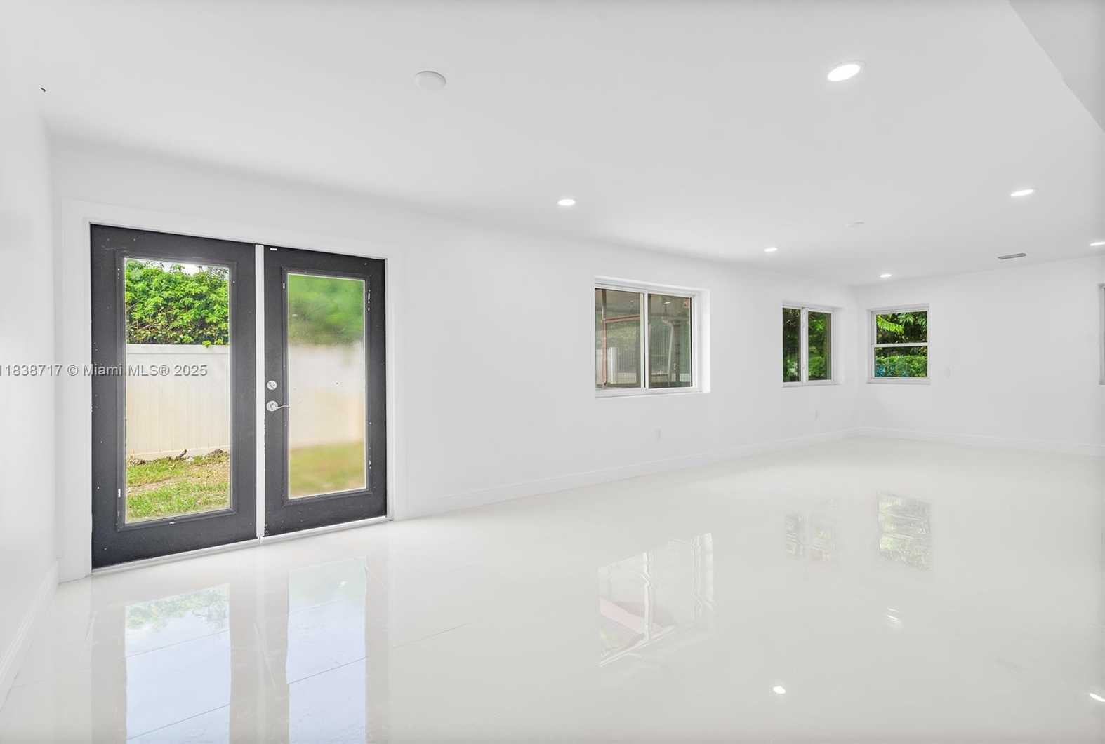 Small Image of 1124 YALE DR, Hollywood Number 13