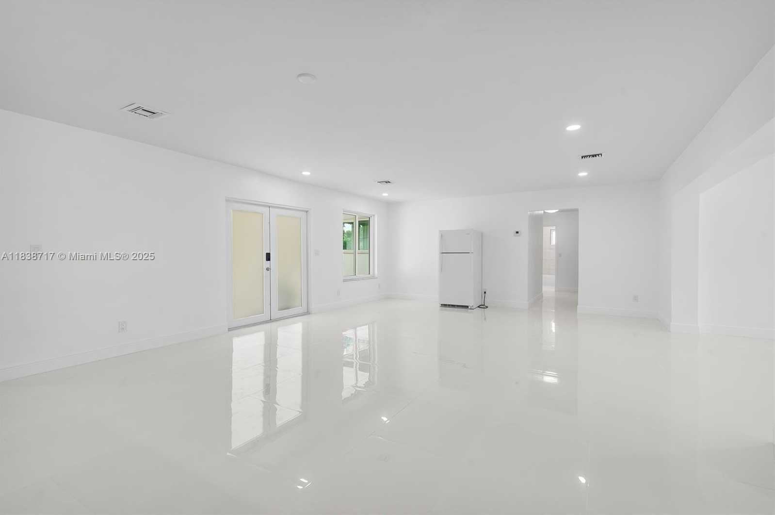 Small Image of 1124 YALE DR, Hollywood Number 15