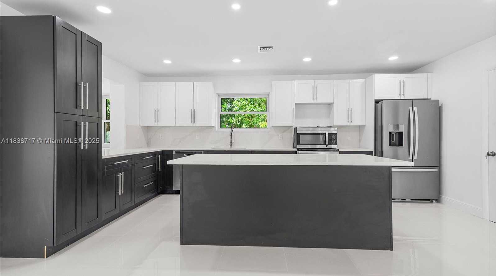 Small Image of 1124 YALE DR, Hollywood Number 2