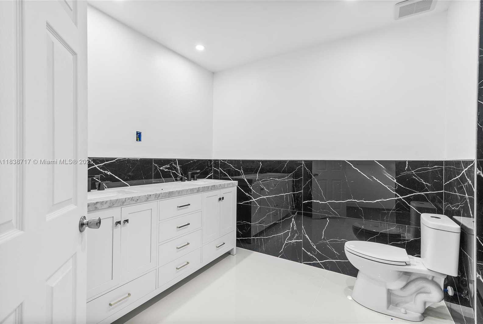 Small Image of 1124 YALE DR, Hollywood Number 26