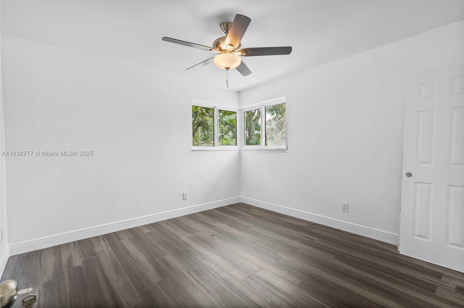 Small Image of 1124 YALE DR, Hollywood Number 27