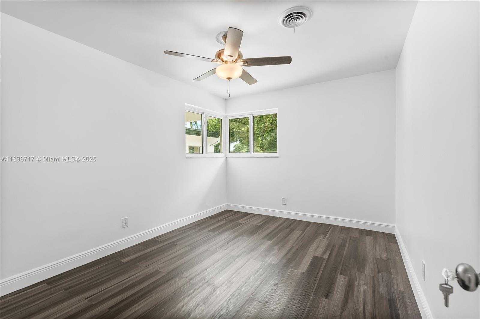 Small Image of 1124 YALE DR, Hollywood Number 28