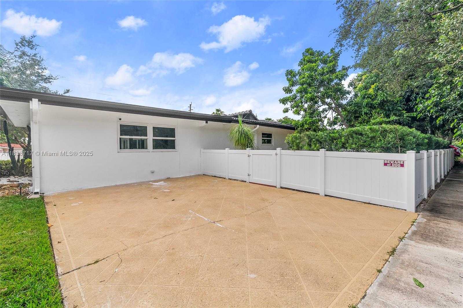 Small Image of 1124 YALE DR, Hollywood Number 36