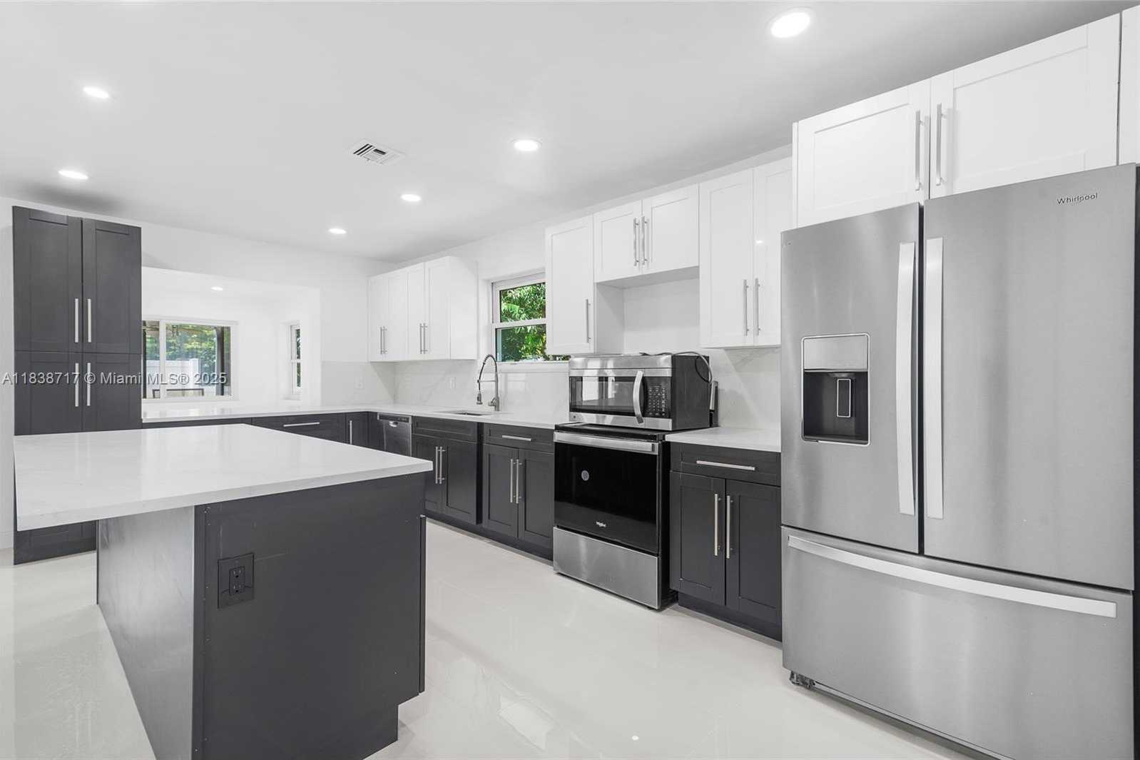 Small Image of 1124 YALE DR, Hollywood Number 4
