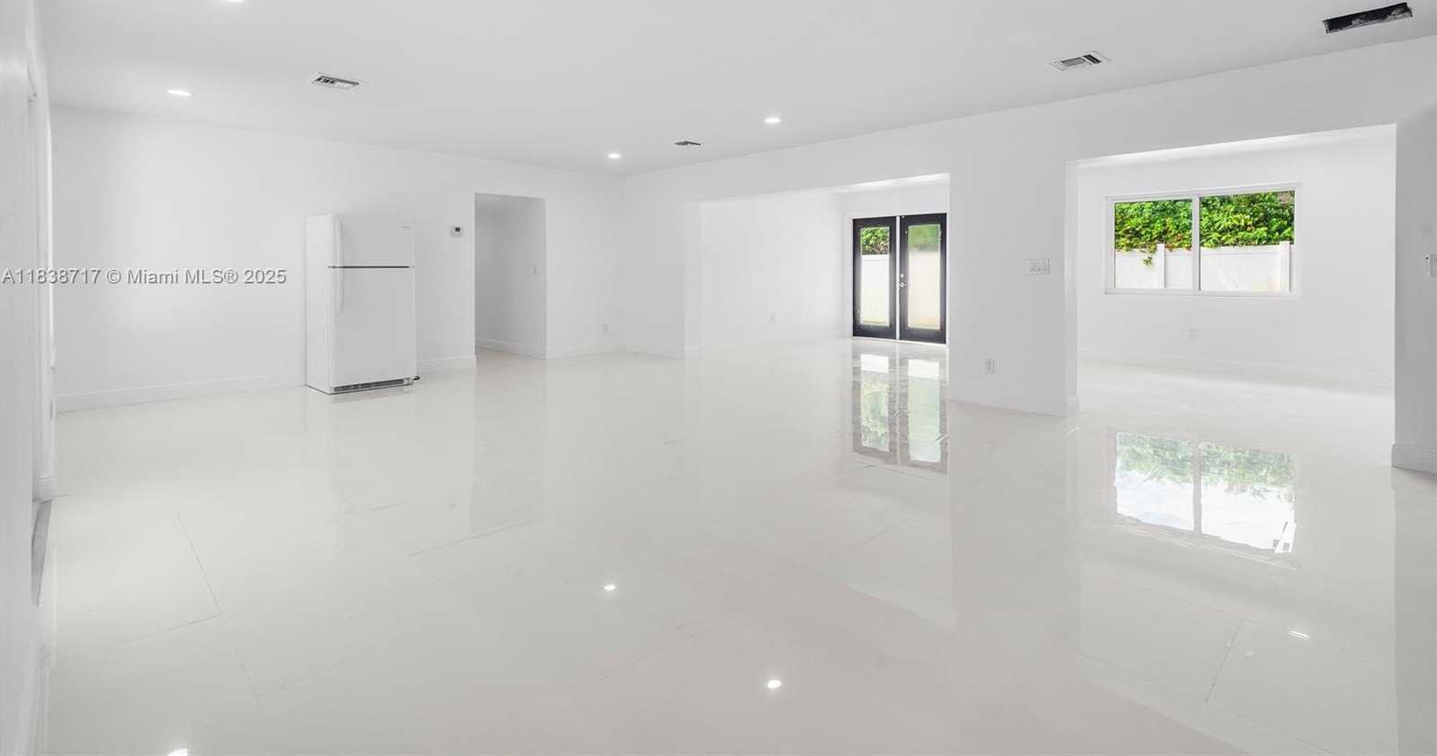 Small Image of 1124 YALE DR, Hollywood Number 6