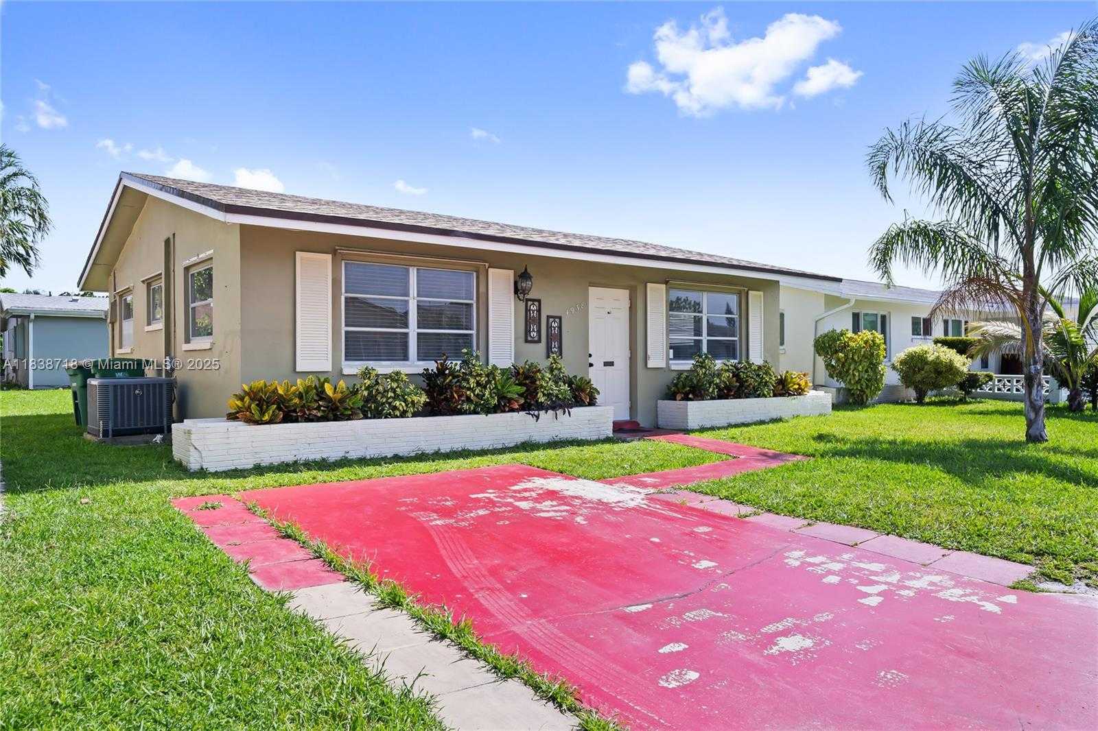 Small Image of 4938 NORTH WEST 54TH CT, Tamarac Number 3