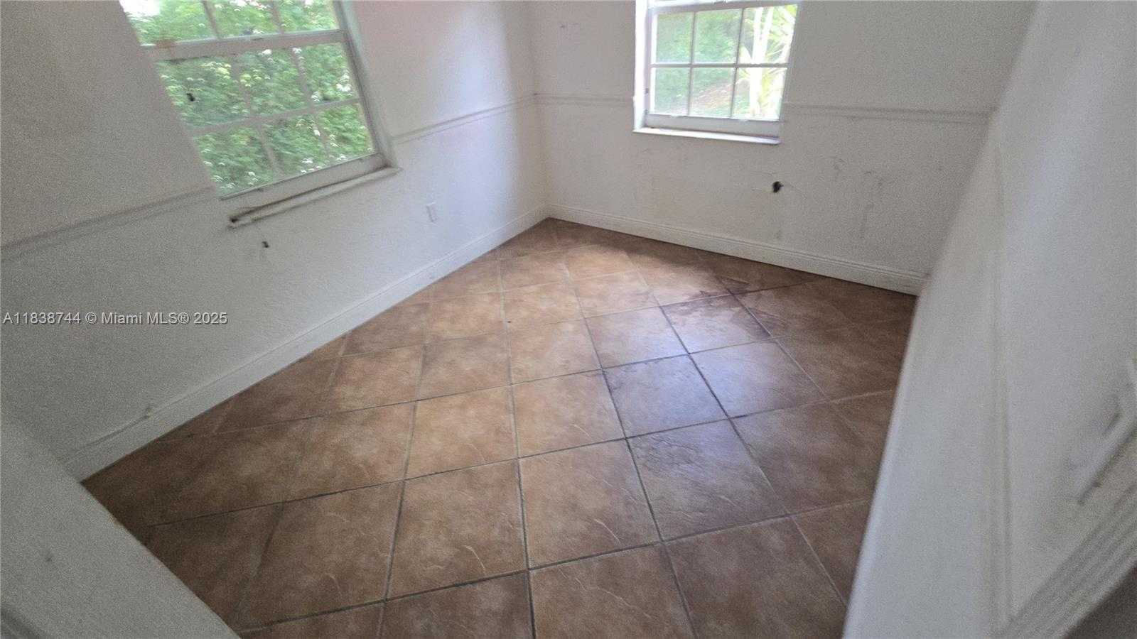Small Image of 22 NORTH WEST 31ST AVE, Miami Number 10
