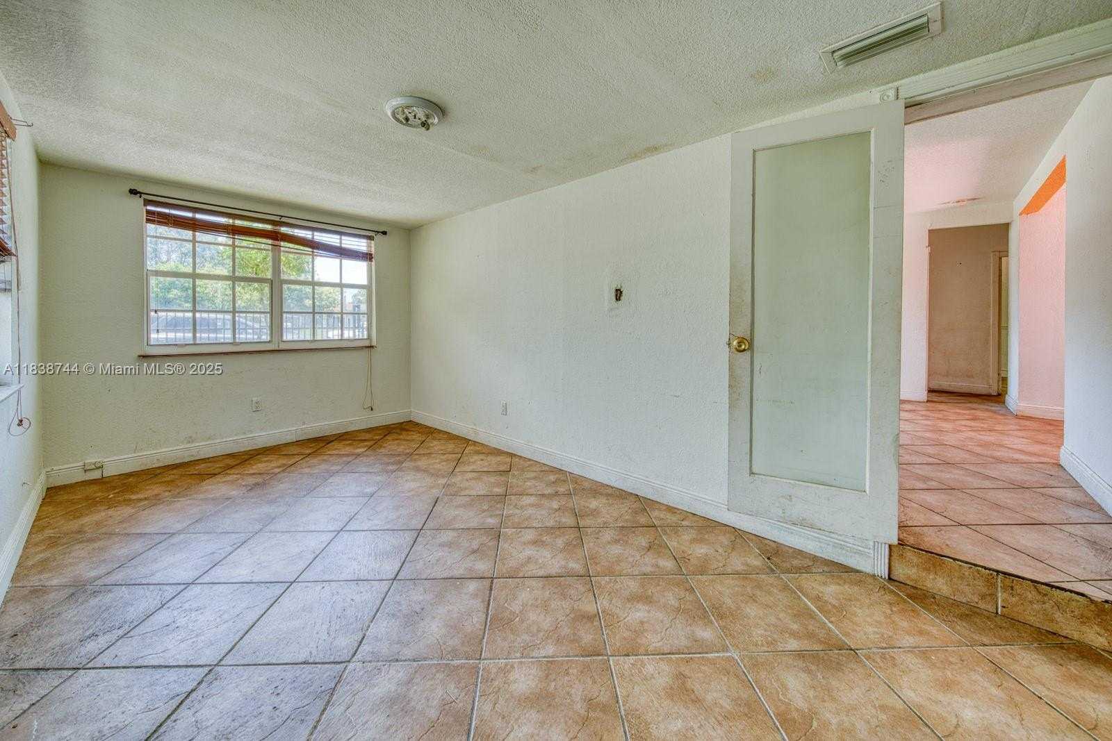 Small Image of 22 NORTH WEST 31ST AVE, Miami Number 11