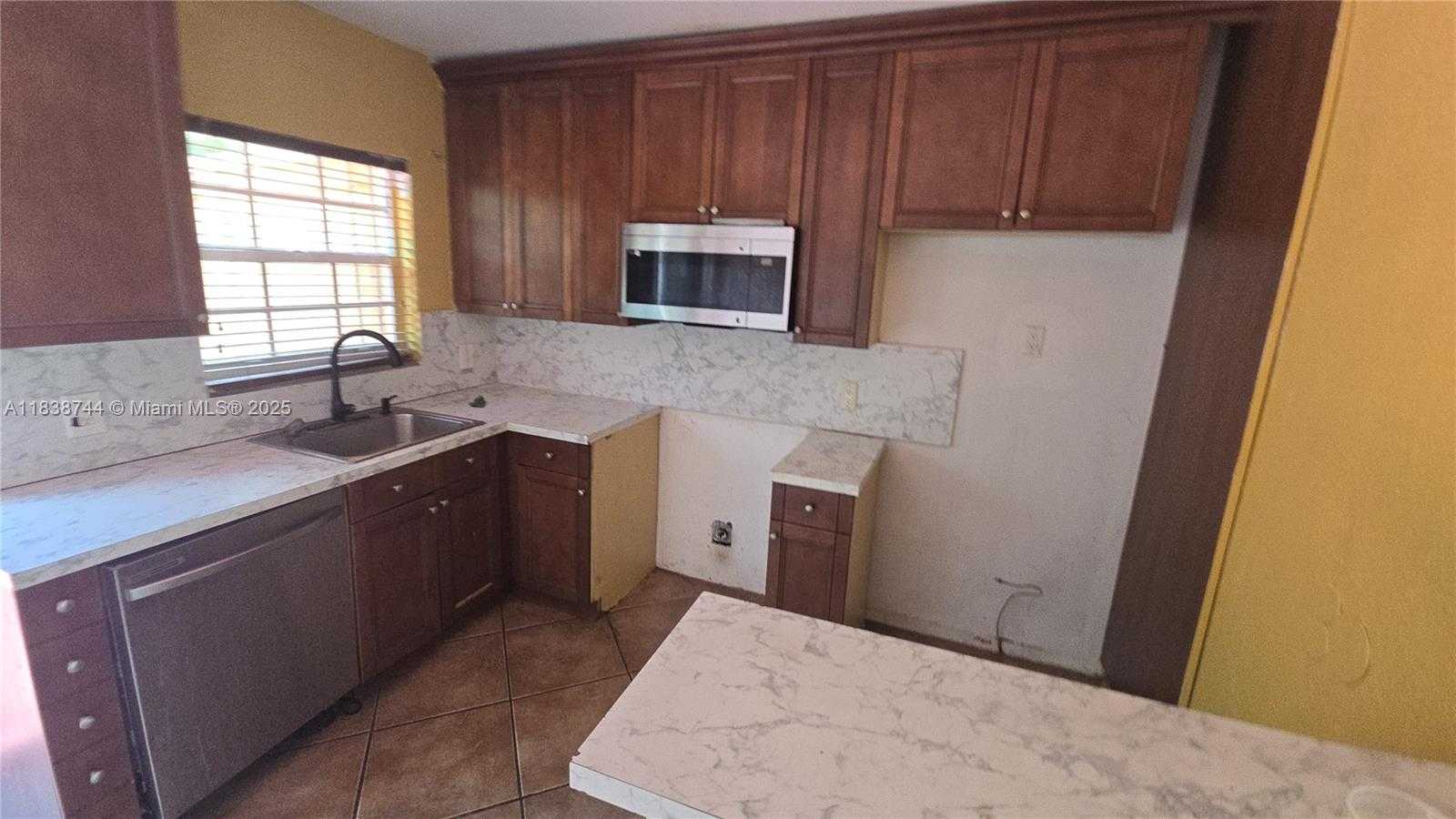 Small Image of 22 NORTH WEST 31ST AVE, Miami Number 12
