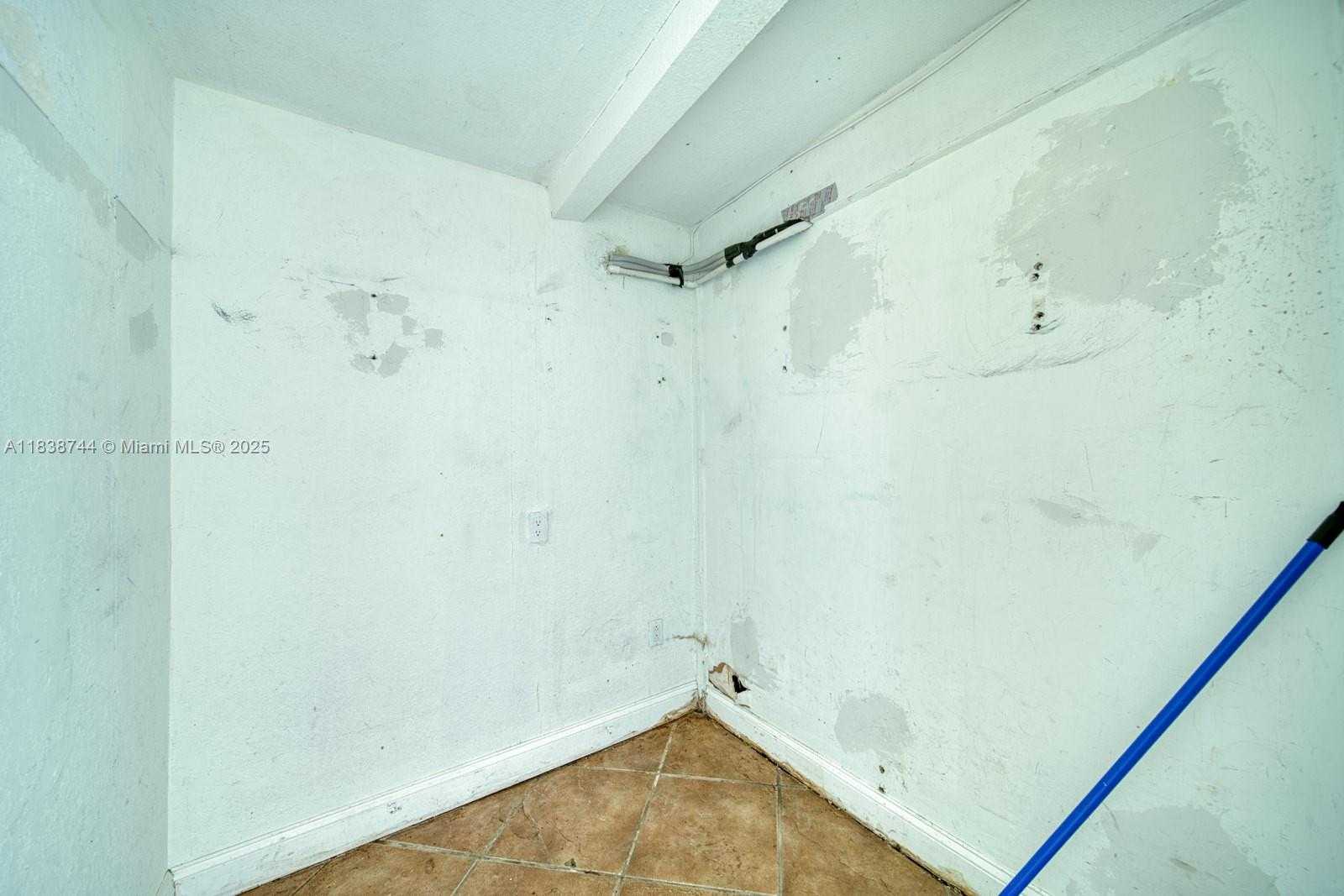 Small Image of 22 NORTH WEST 31ST AVE, Miami Number 15