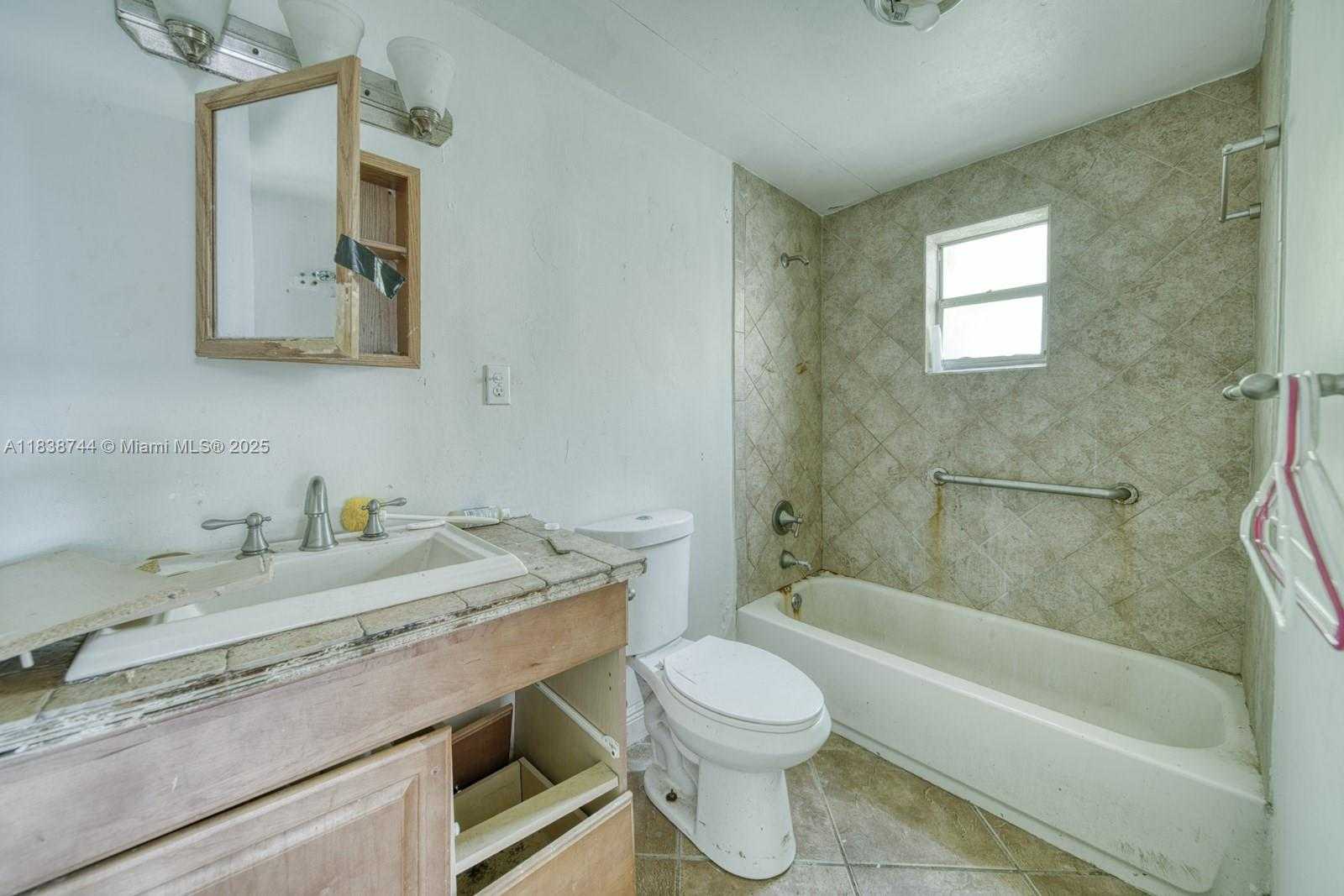 Small Image of 22 NORTH WEST 31ST AVE, Miami Number 16