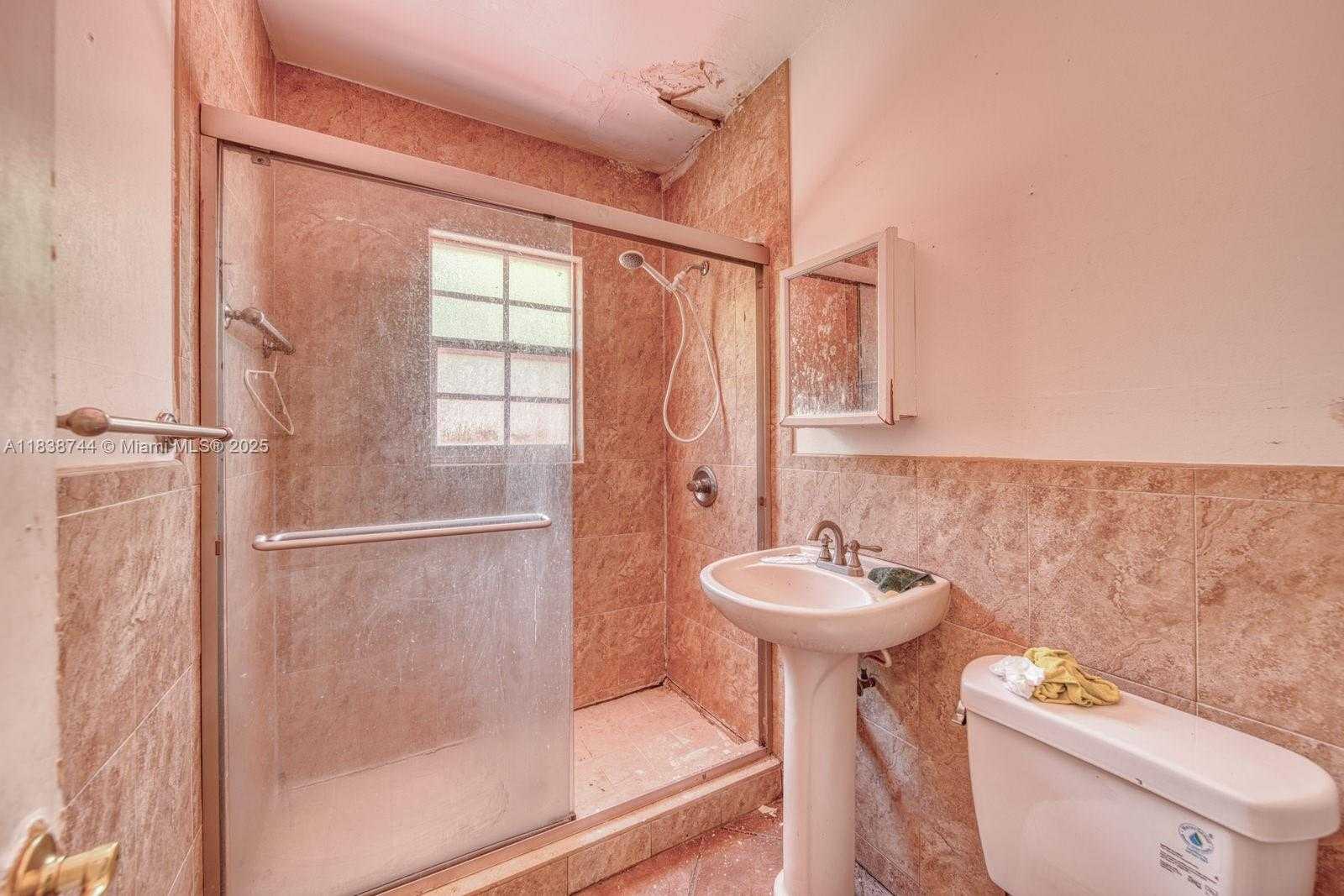 Small Image of 22 NORTH WEST 31ST AVE, Miami Number 17