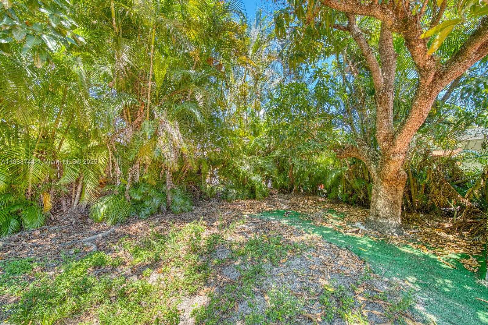 Small Image of 22 NORTH WEST 31ST AVE, Miami Number 24