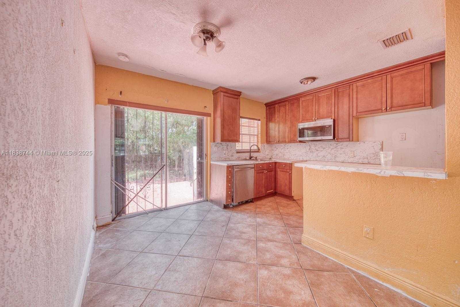 Small Image of 22 NORTH WEST 31ST AVE, Miami Number 8