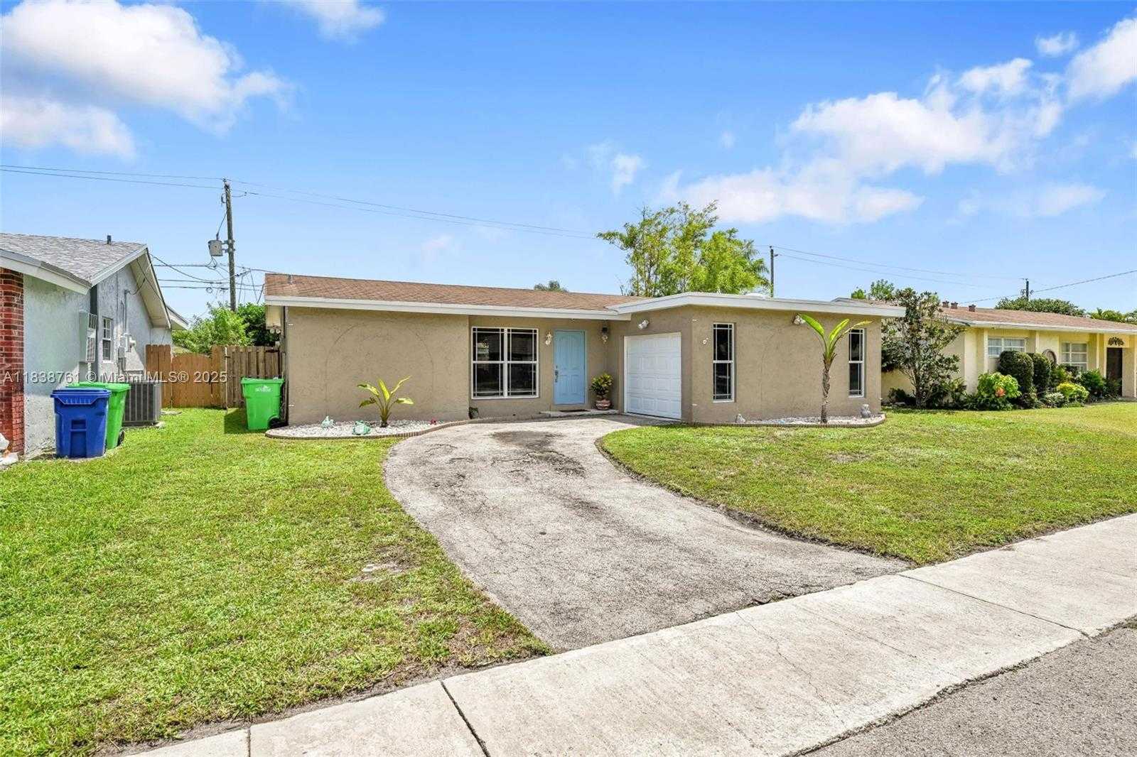 Small Image of 11730 NORTH WEST 33RD ST, Sunrise Number 2