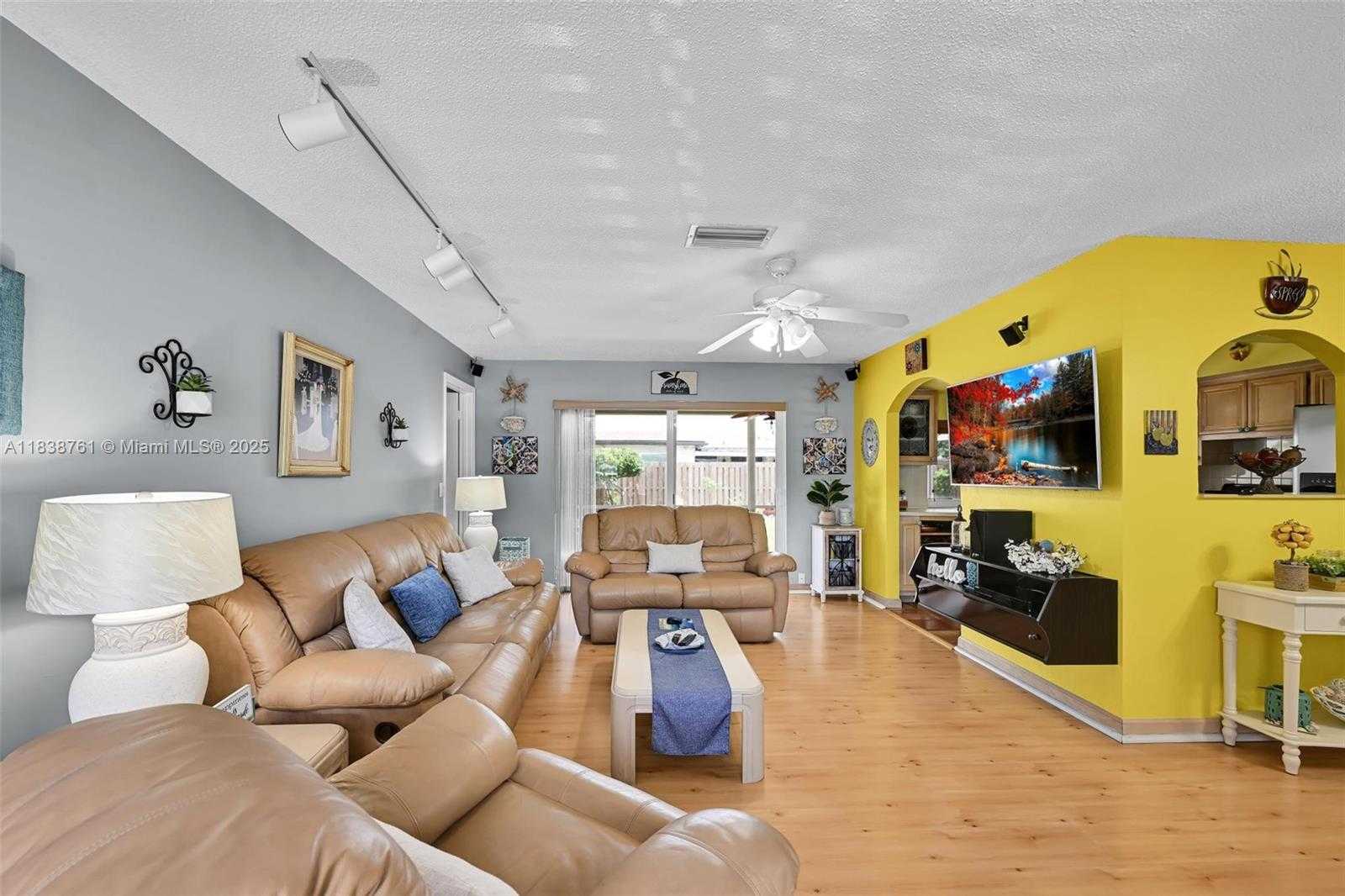 Small Image of 11730 NORTH WEST 33RD ST, Sunrise Number 6