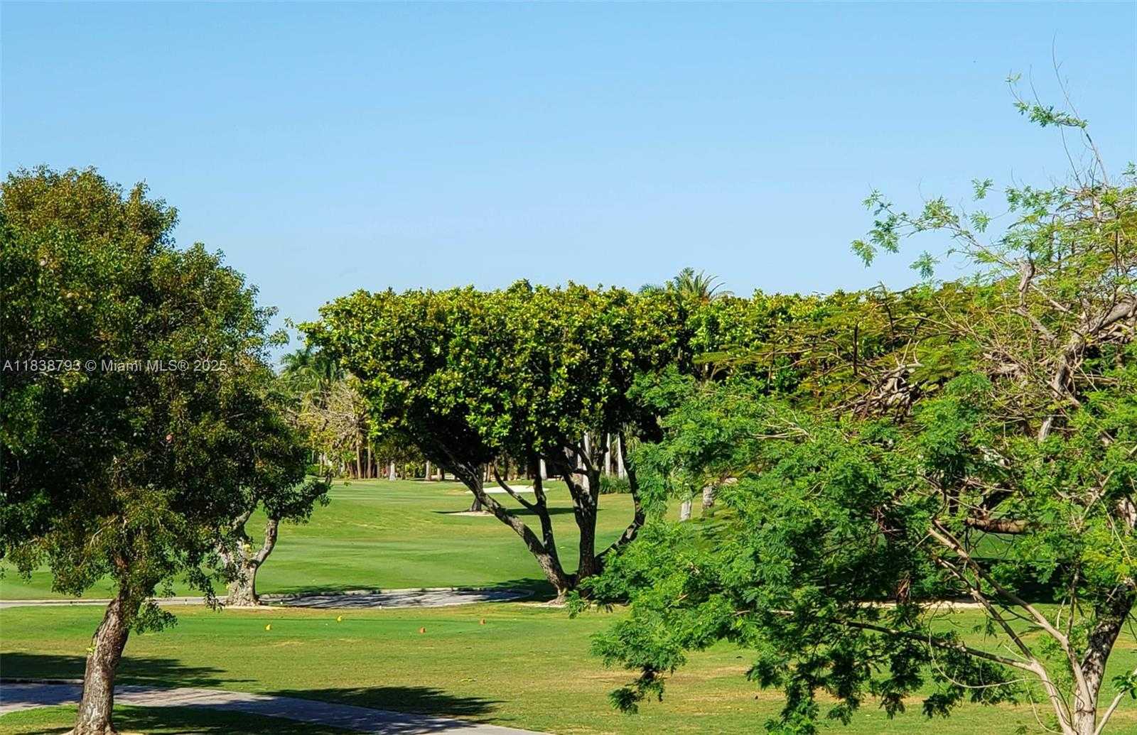 Small Image of 3124 PRAIRIE AVE, Miami Beach Number 2