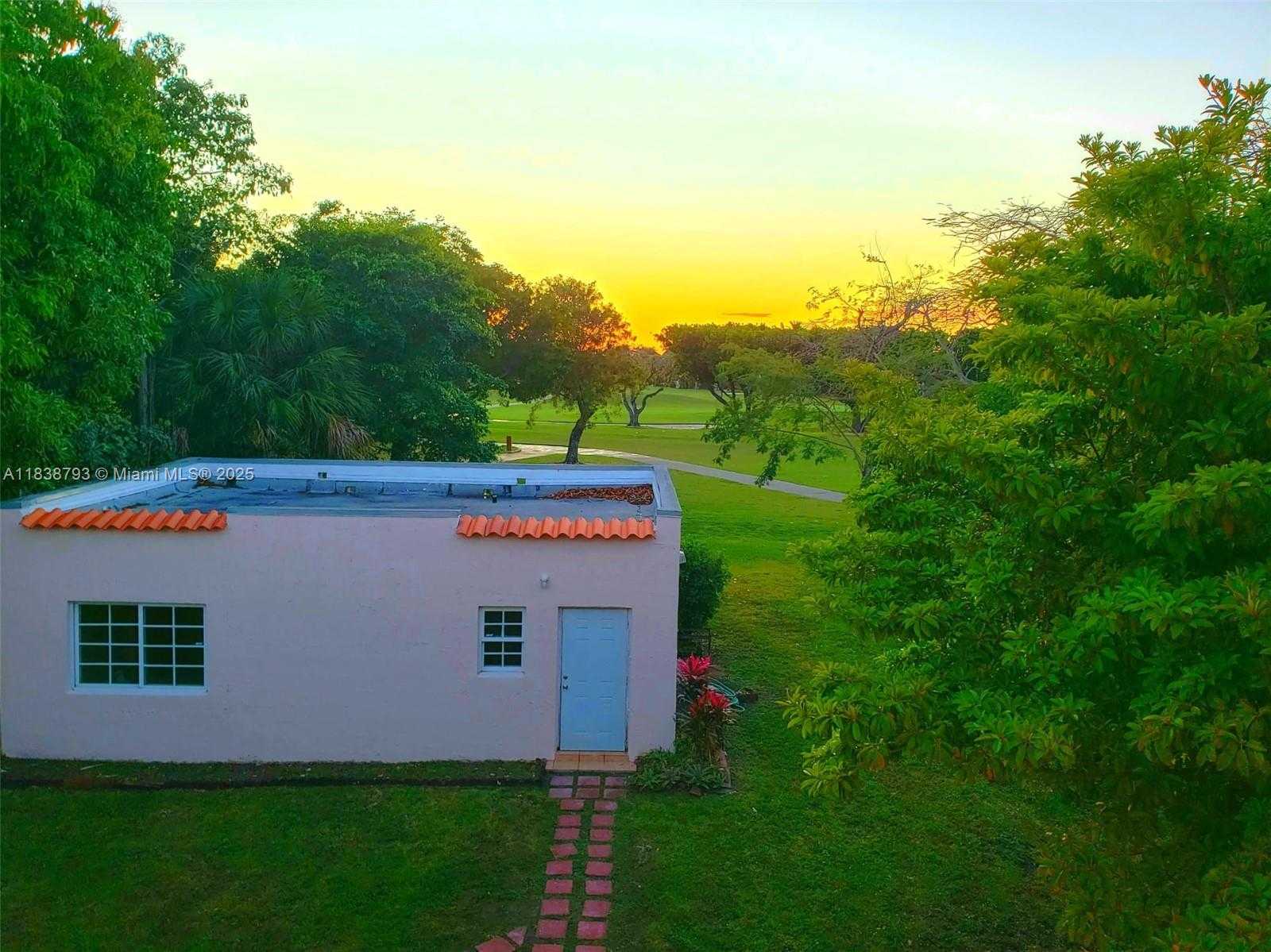 Small Image of 3124 PRAIRIE AVE, Miami Beach Number 3