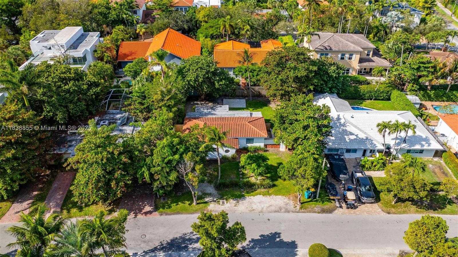 Small Image of 738 FERNWOOD RD, Key Biscayne Number 11