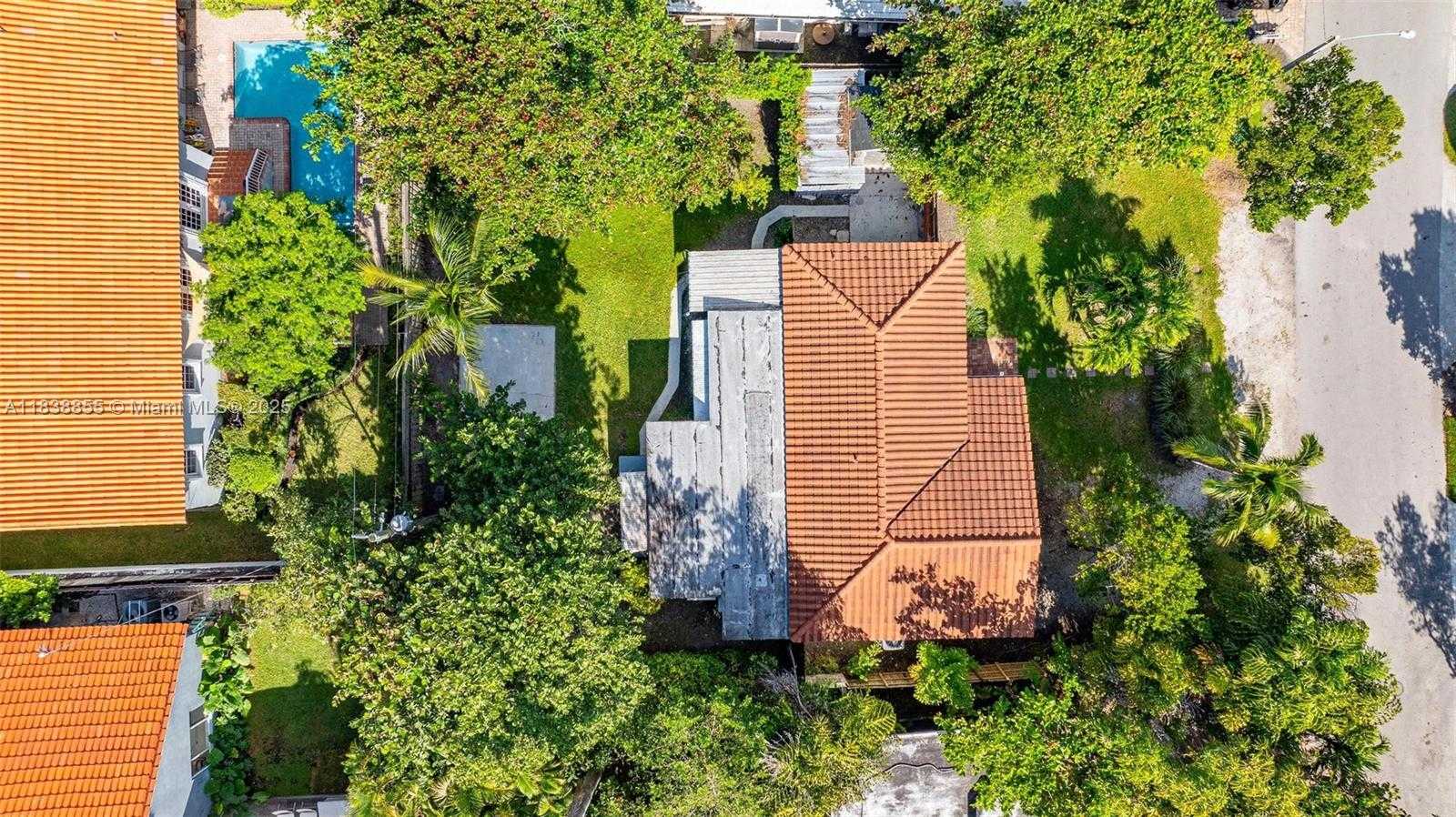 Small Image of 738 FERNWOOD RD, Key Biscayne Number 12