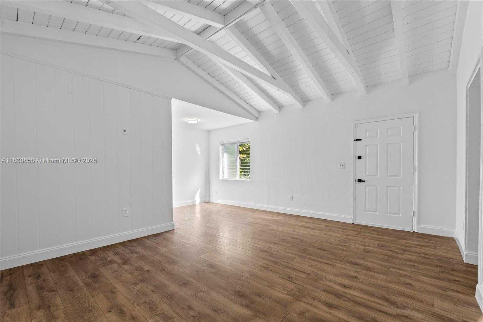 Small Image of 738 FERNWOOD RD, Key Biscayne Number 13