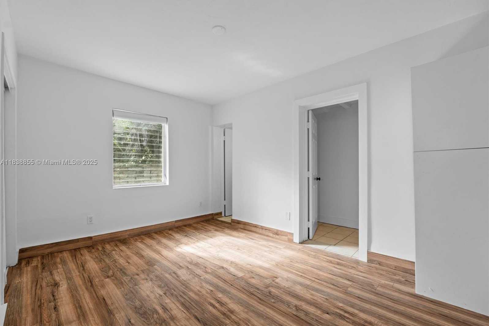 Small Image of 738 FERNWOOD RD, Key Biscayne Number 16