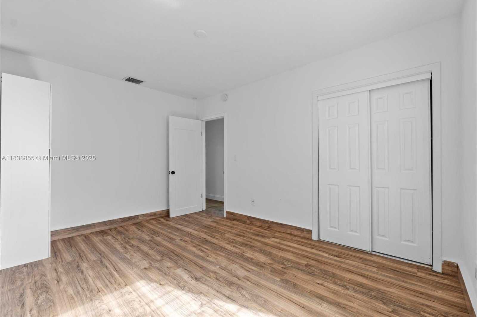 Small Image of 738 FERNWOOD RD, Key Biscayne Number 17