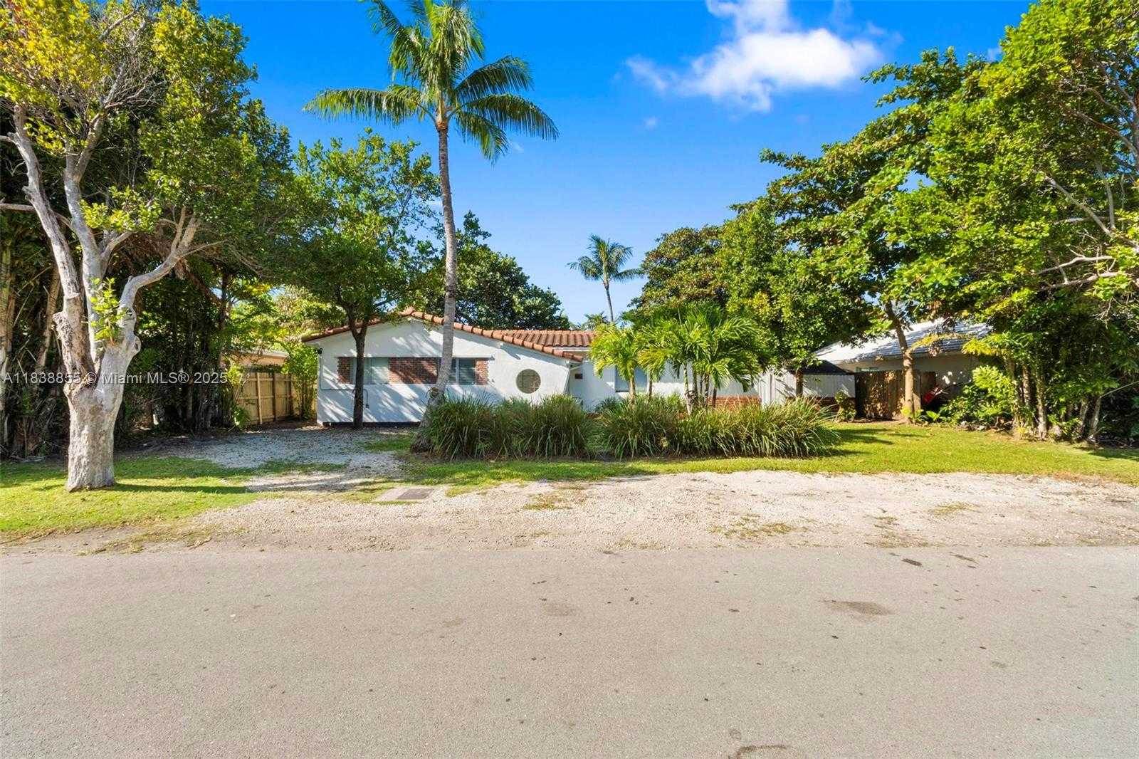 Small Image of 738 FERNWOOD RD, Key Biscayne Number 2