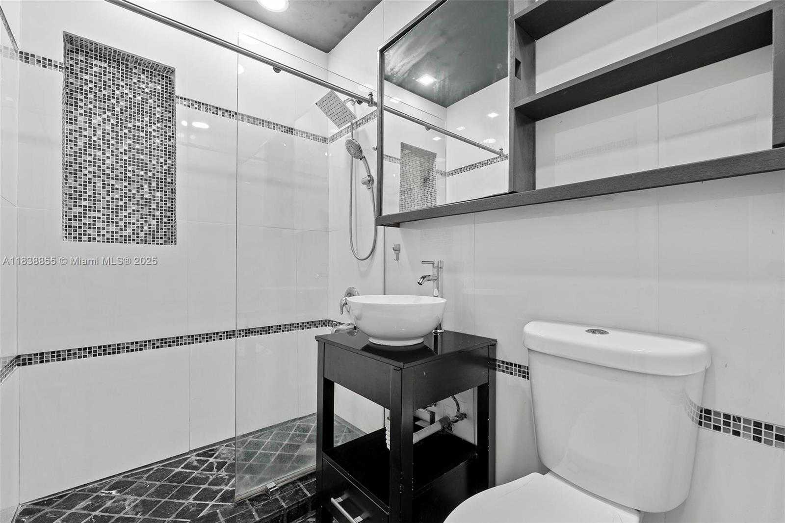 Small Image of 738 FERNWOOD RD, Key Biscayne Number 24