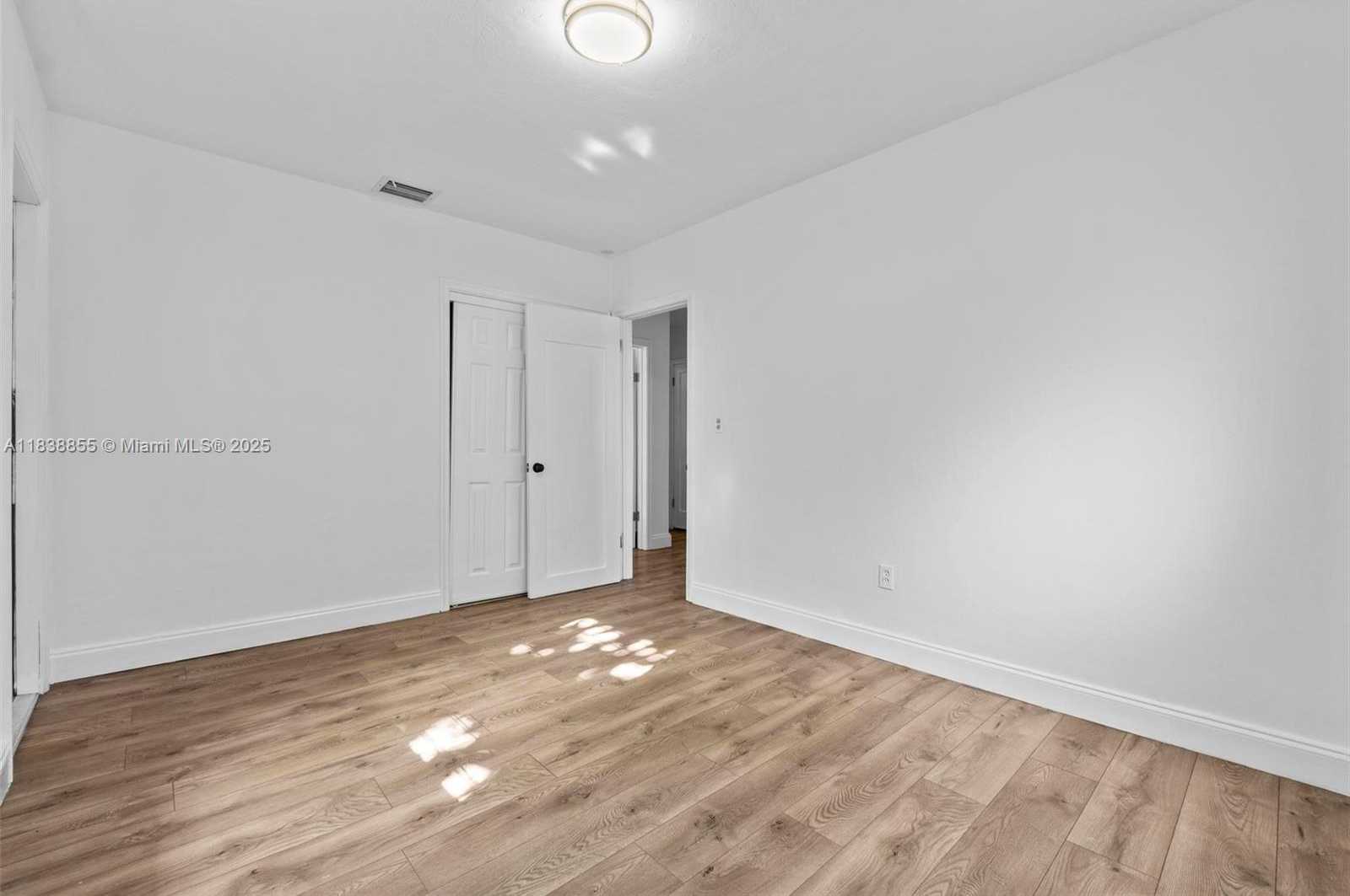 Small Image of 738 FERNWOOD RD, Key Biscayne Number 28