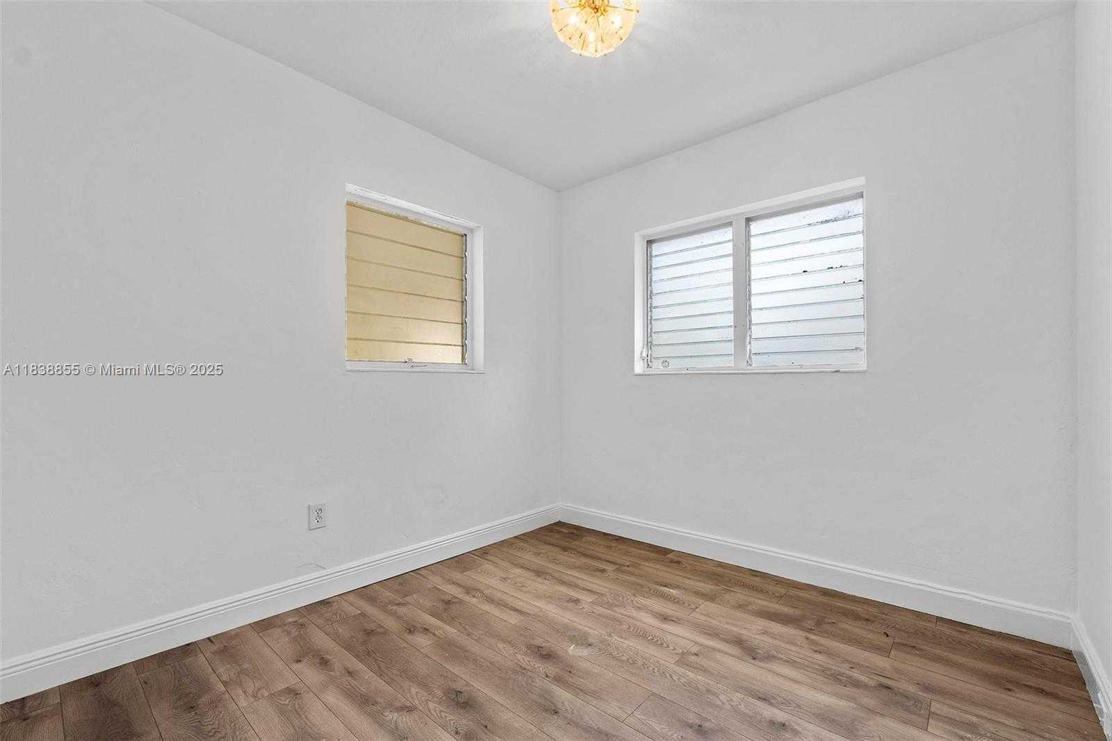 Small Image of 738 FERNWOOD RD, Key Biscayne Number 29