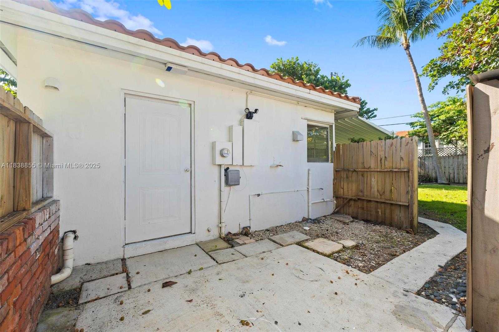 Small Image of 738 FERNWOOD RD, Key Biscayne Number 31