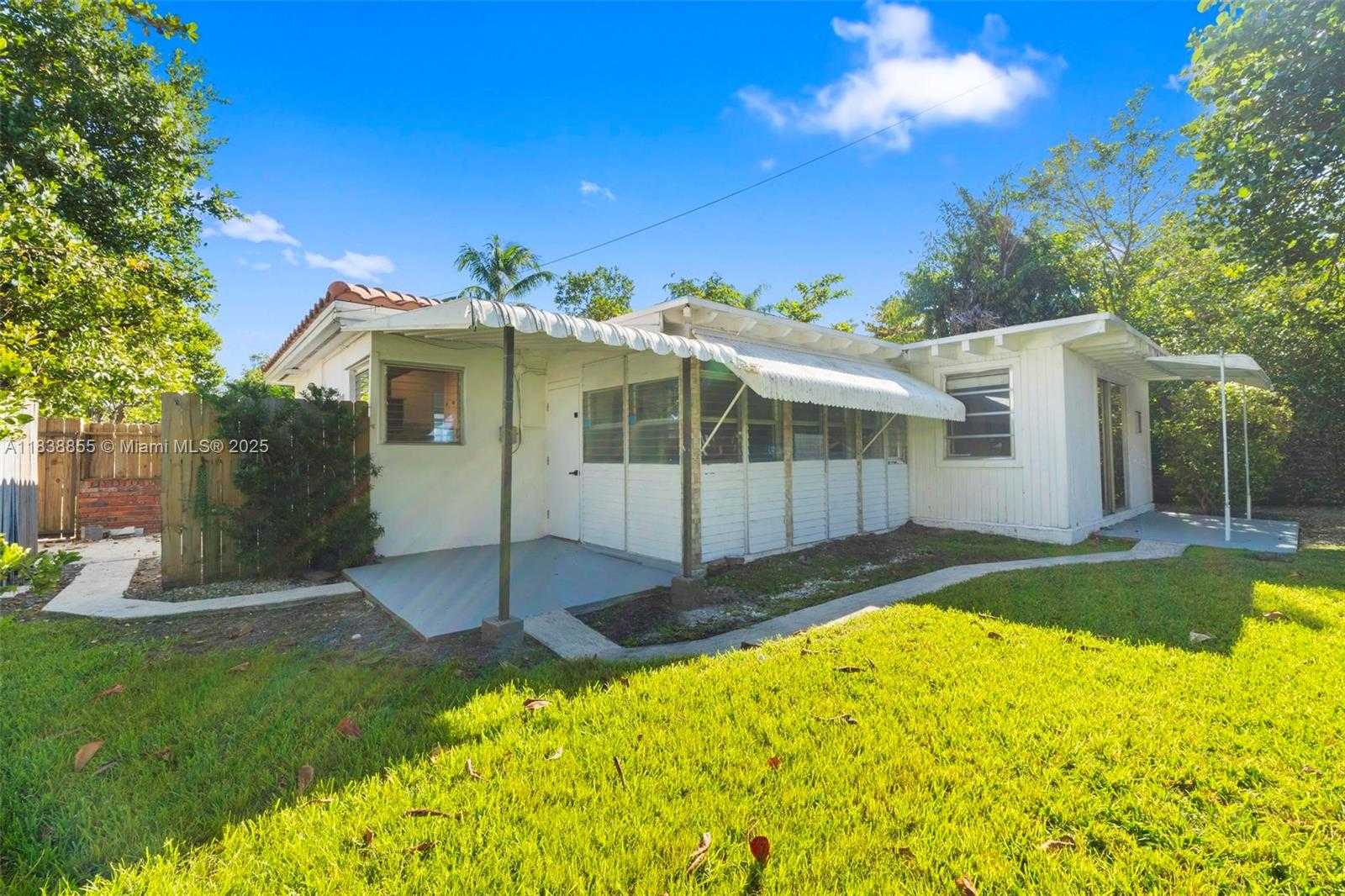 Small Image of 738 FERNWOOD RD, Key Biscayne Number 34