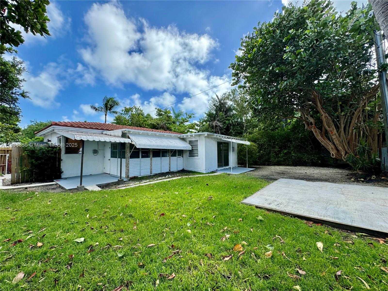 Small Image of 738 FERNWOOD RD, Key Biscayne Number 35