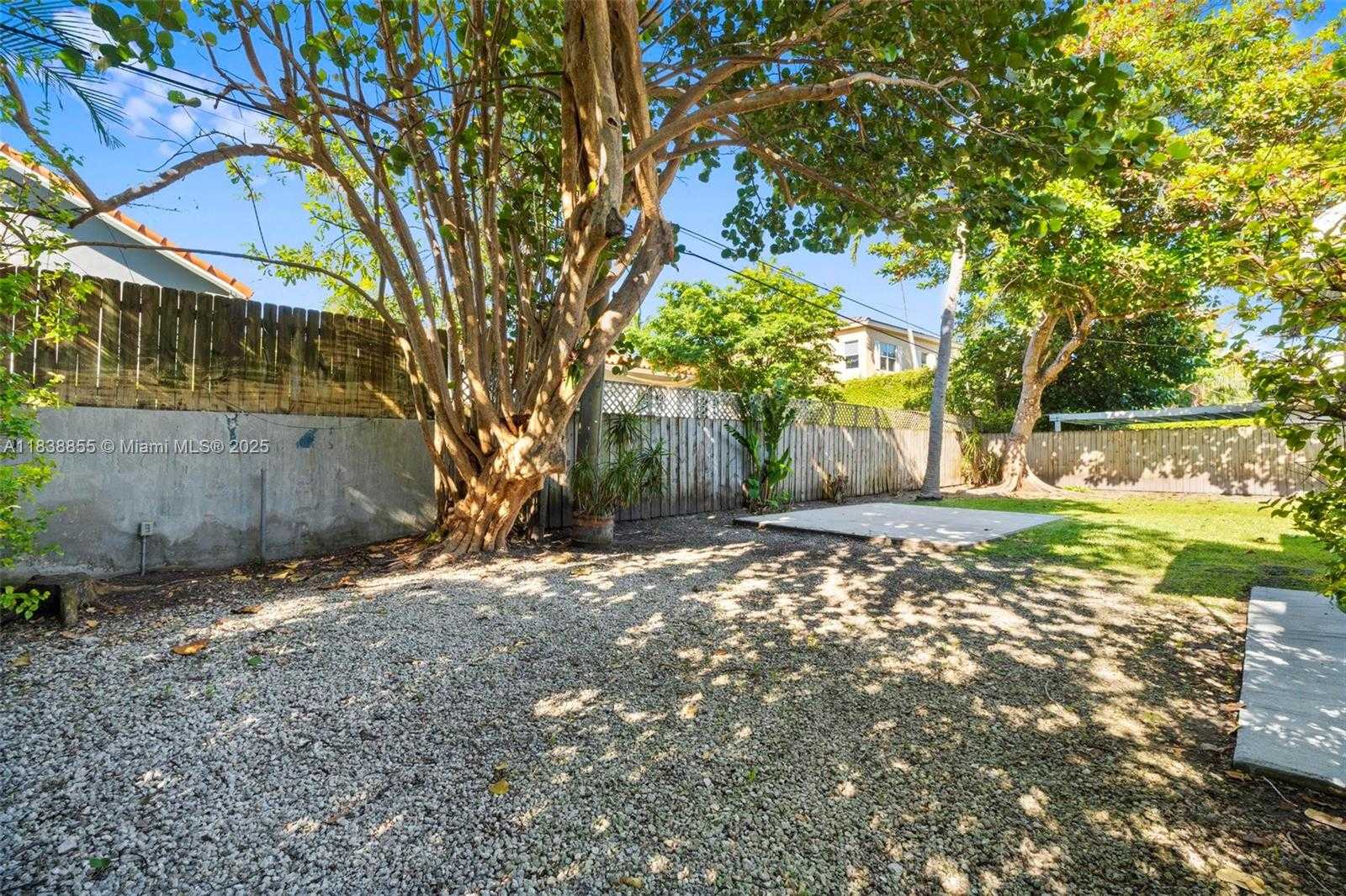 Small Image of 738 FERNWOOD RD, Key Biscayne Number 39