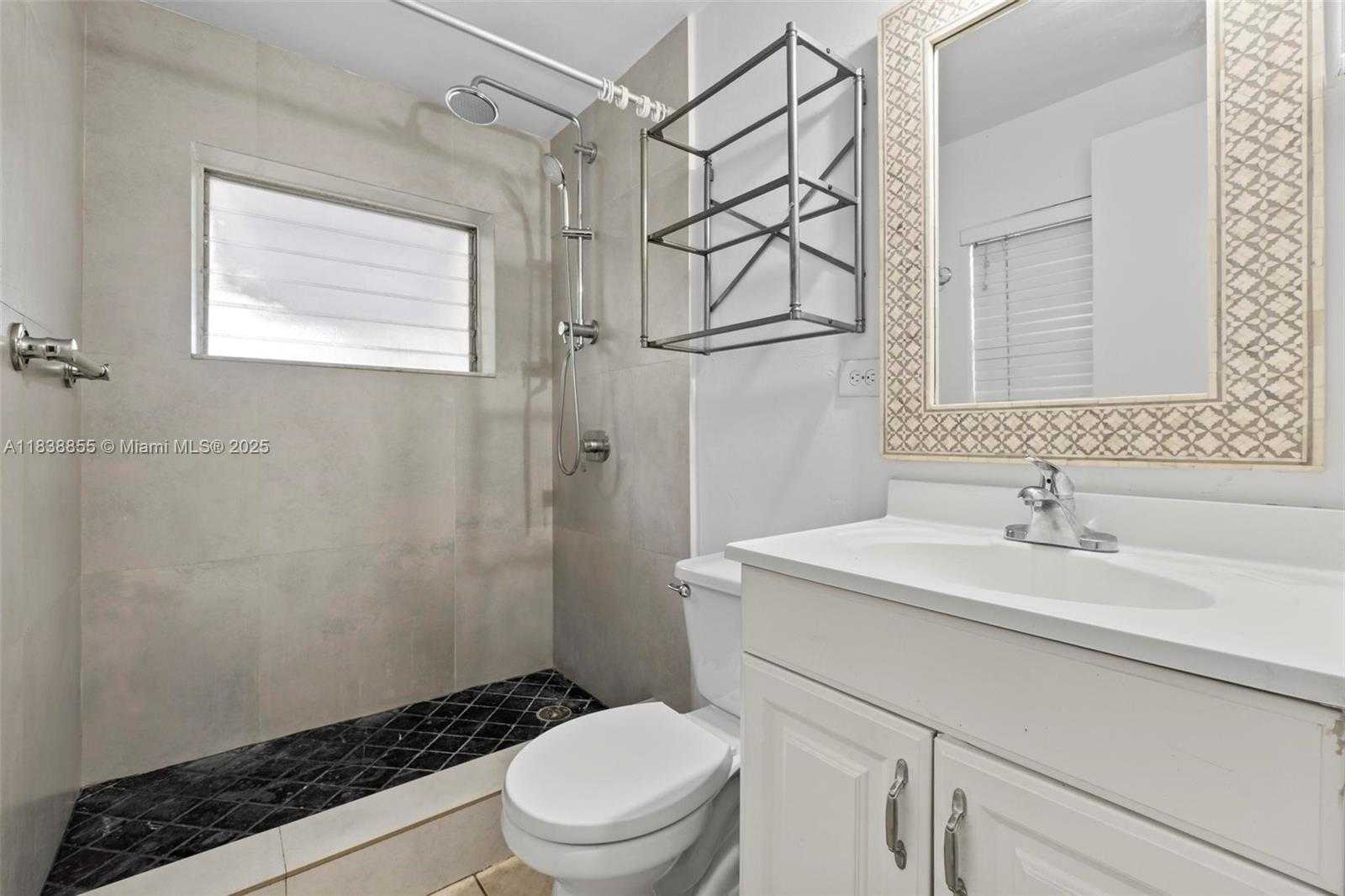 Small Image of 738 FERNWOOD RD, Key Biscayne Number 42