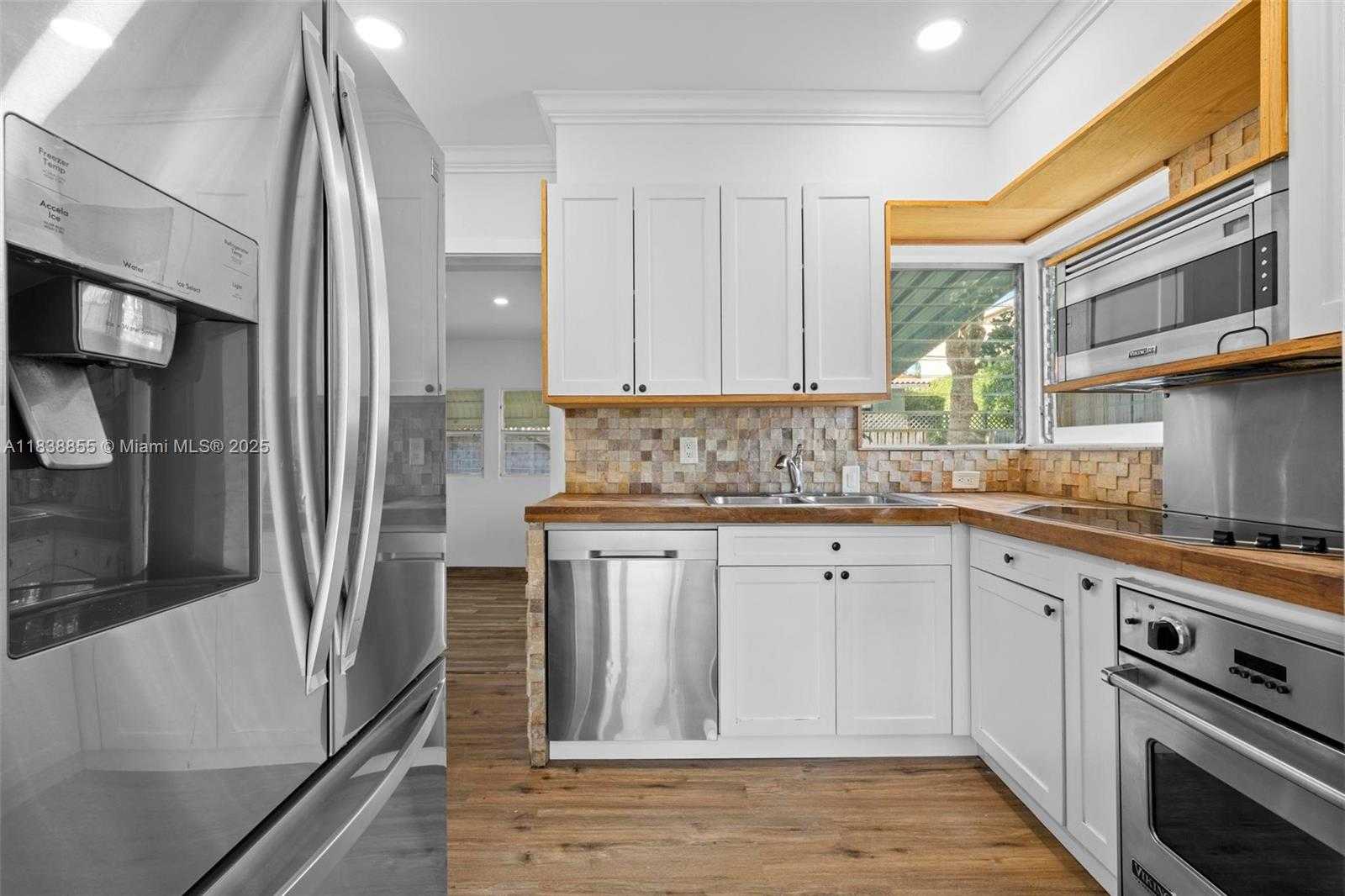 Small Image of 738 FERNWOOD RD, Key Biscayne Number 5