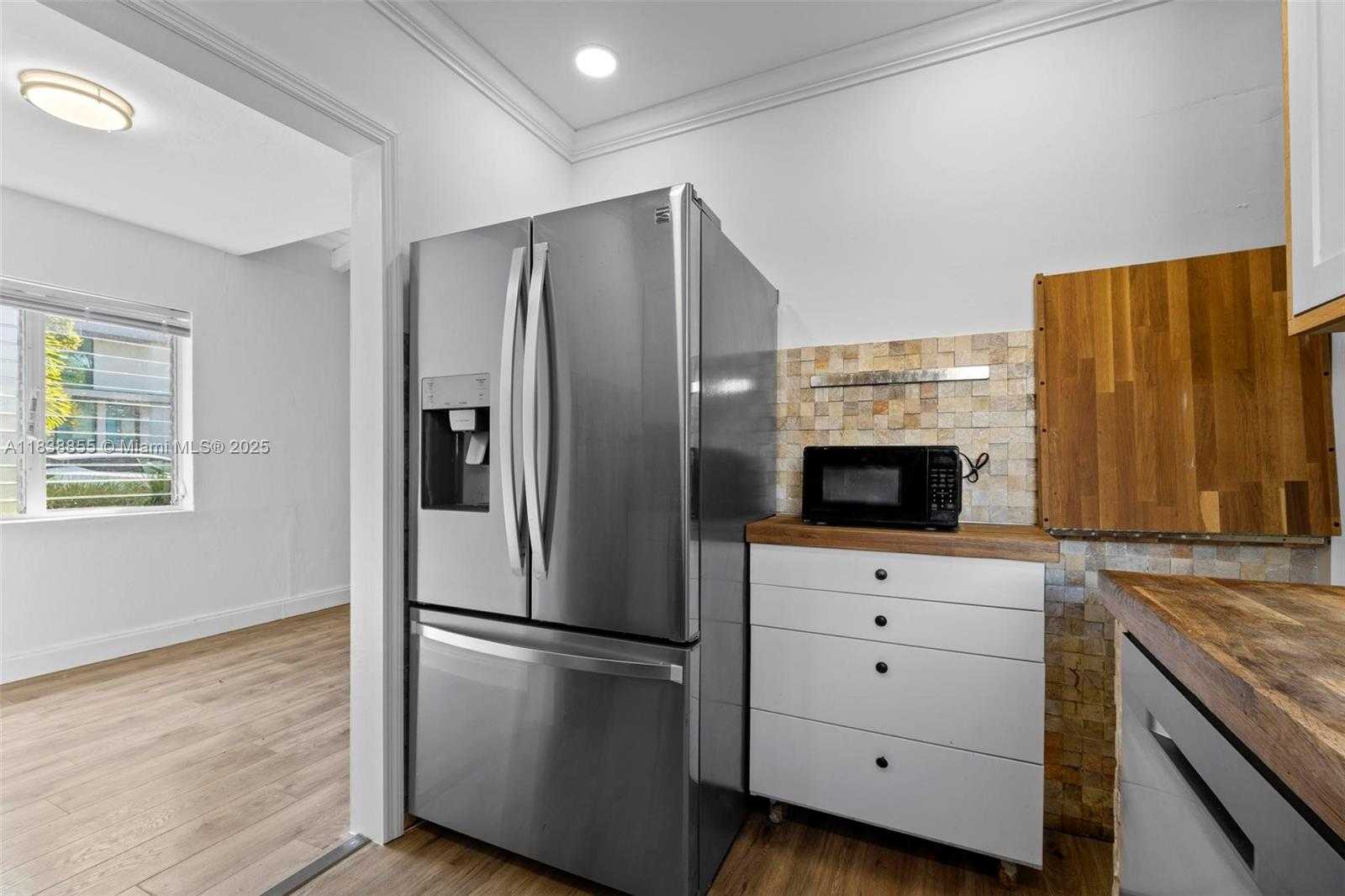 Small Image of 738 FERNWOOD RD, Key Biscayne Number 7