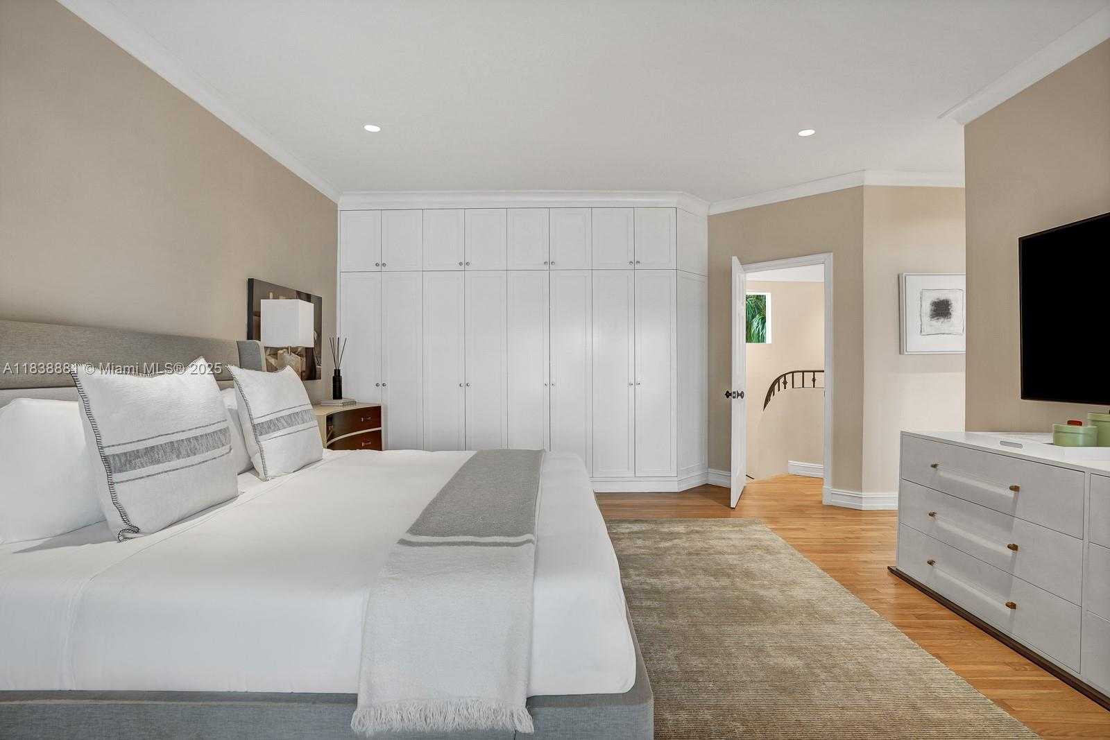 Small Image of 315 EAST RIVO ALTO DR, Miami Beach Number 19