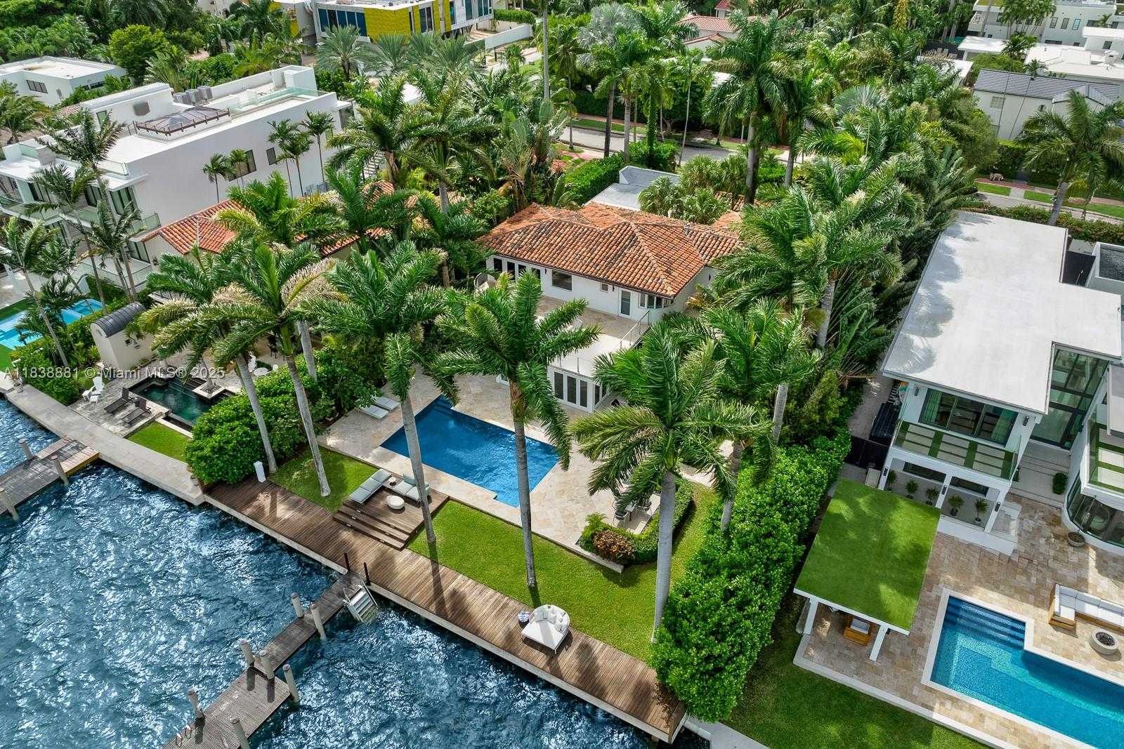 Small Image of 315 EAST RIVO ALTO DR, Miami Beach Number 57