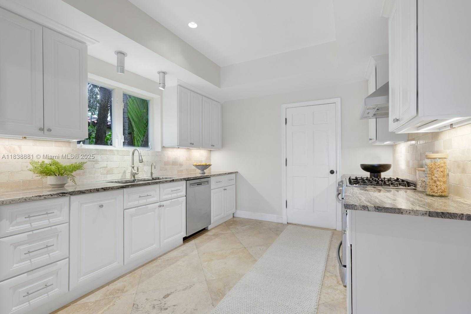 Small Image of 315 EAST RIVO ALTO DR, Miami Beach Number 9