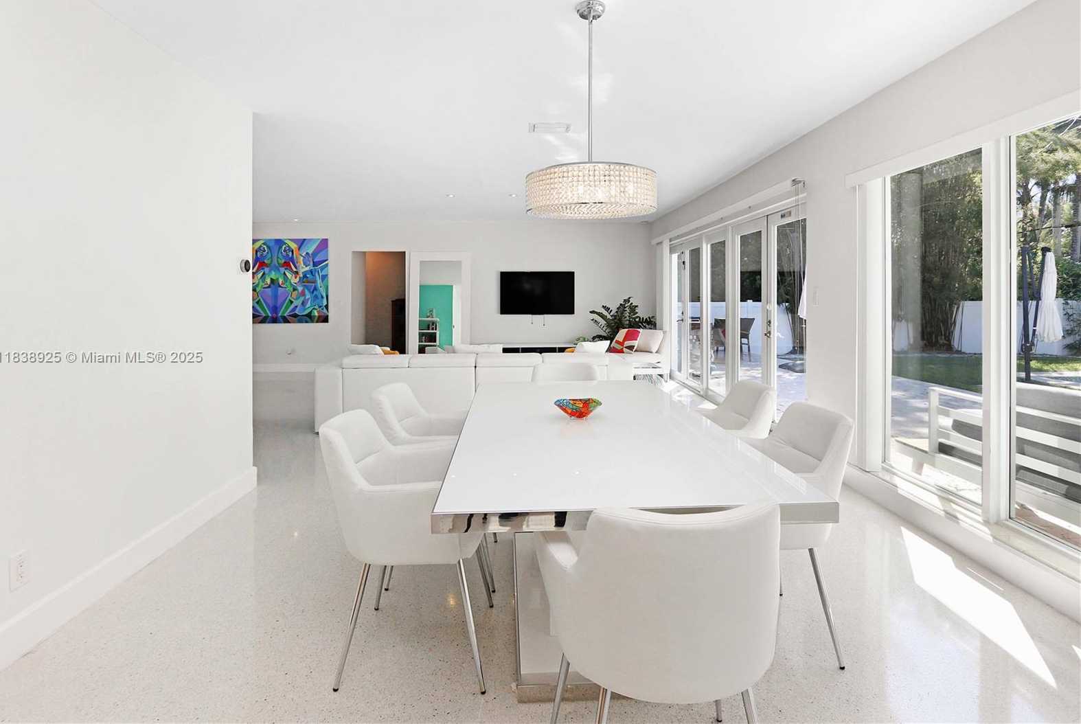Small Image of 952 HOLLYWOOD BLVD, Hollywood Number 13