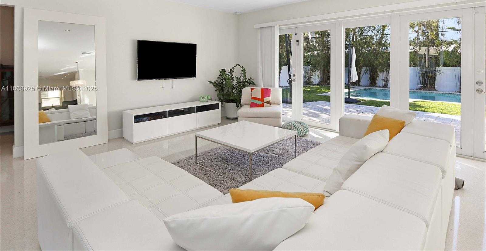Small Image of 952 HOLLYWOOD BLVD, Hollywood Number 18