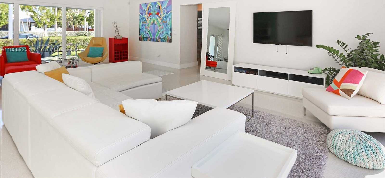 Small Image of 952 HOLLYWOOD BLVD, Hollywood Number 19