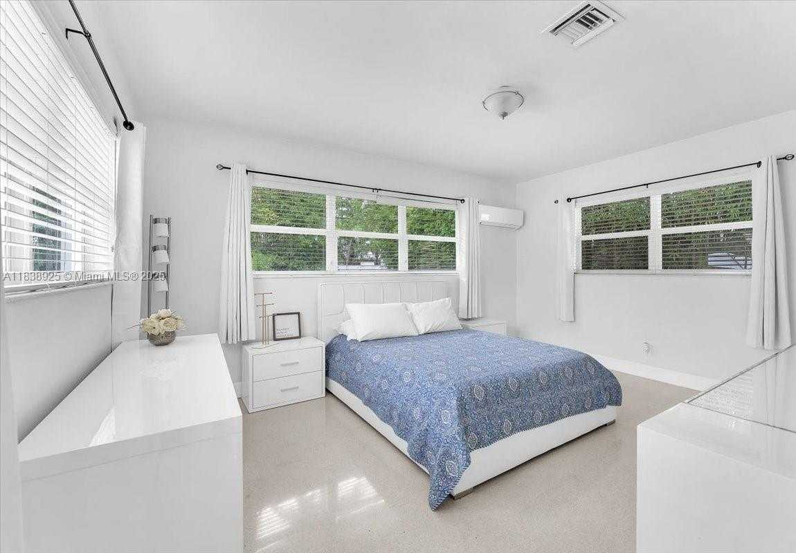 Small Image of 952 HOLLYWOOD BLVD, Hollywood Number 21