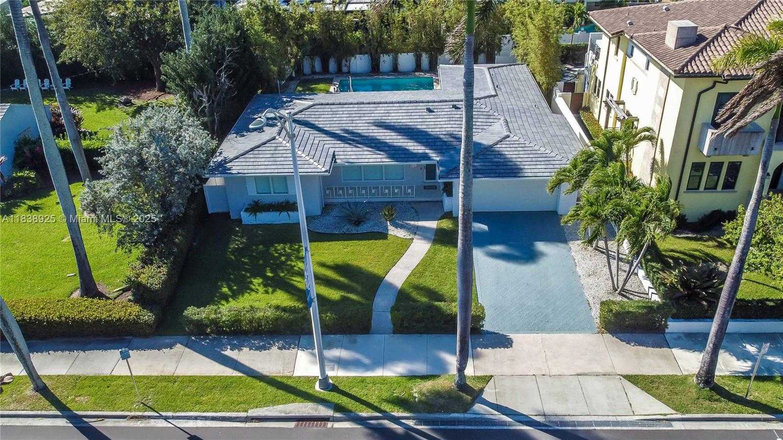 Small Image of 952 HOLLYWOOD BLVD, Hollywood Number 55
