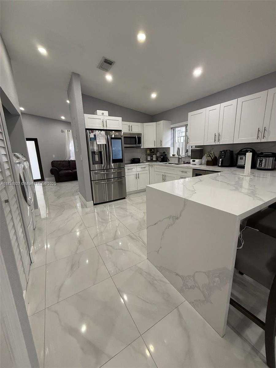 Small Image of 3134 WEST 70TH TER, Hialeah Number 5