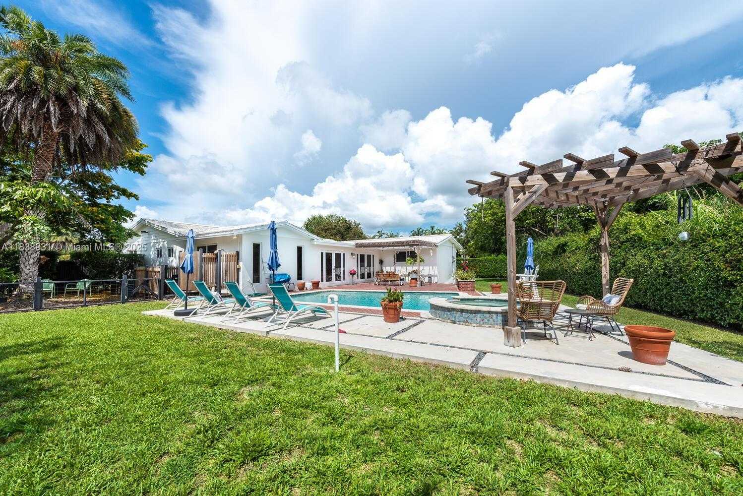 Small Image of 6957 SOUTH WEST 148TH TER, Palmetto Bay Number 29