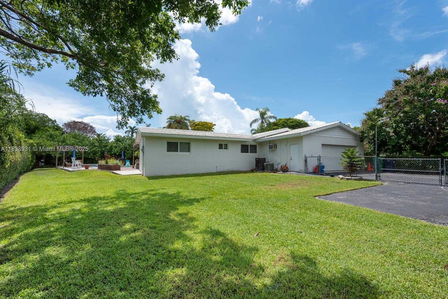 Small Image of 6957 SOUTH WEST 148TH TER, Palmetto Bay Number 30