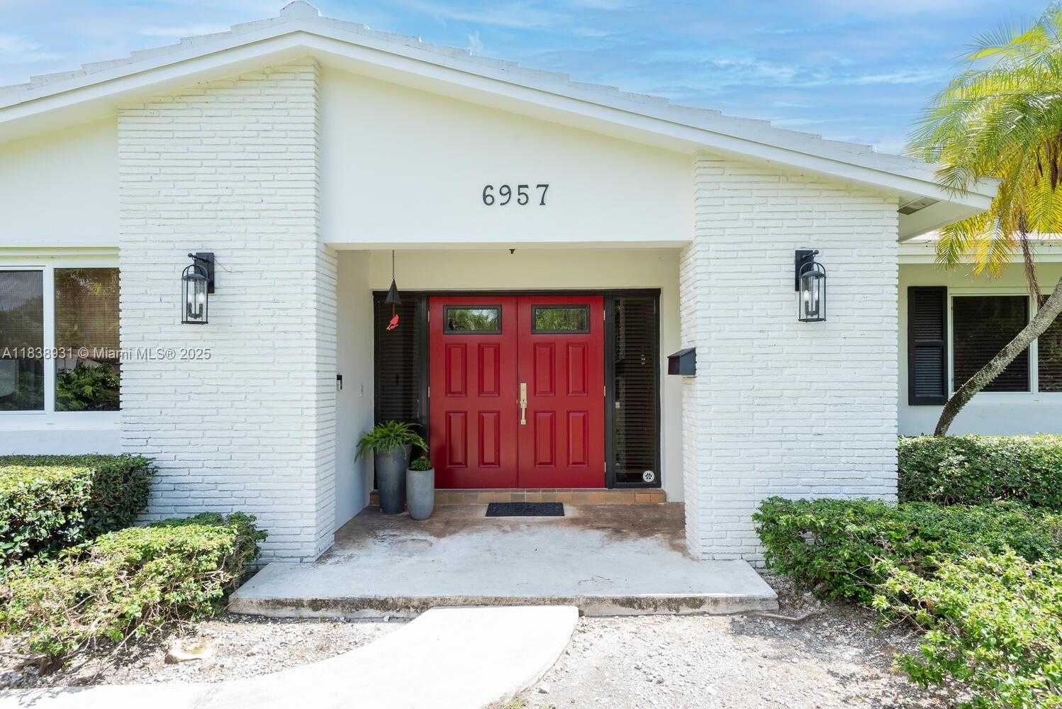 Small Image of 6957 SOUTH WEST 148TH TER, Palmetto Bay Number 4
